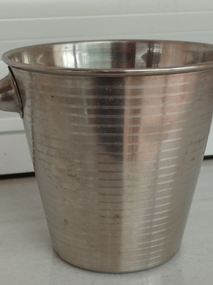 Champagne bucket like new