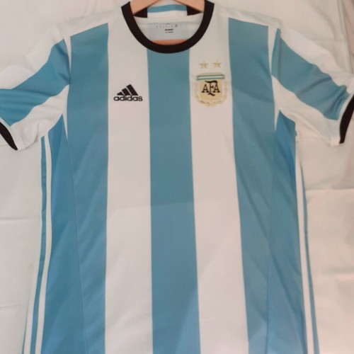 Argentina football jersey like new, official replica