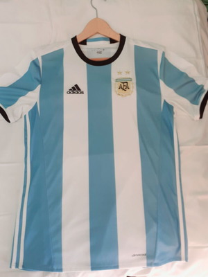 Argentina football jersey like new, official replica