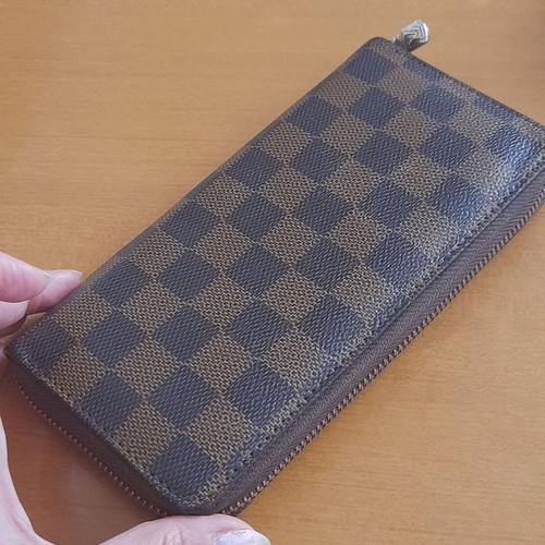 Damier Ebene wallet 20 cm with zipper, slightly used