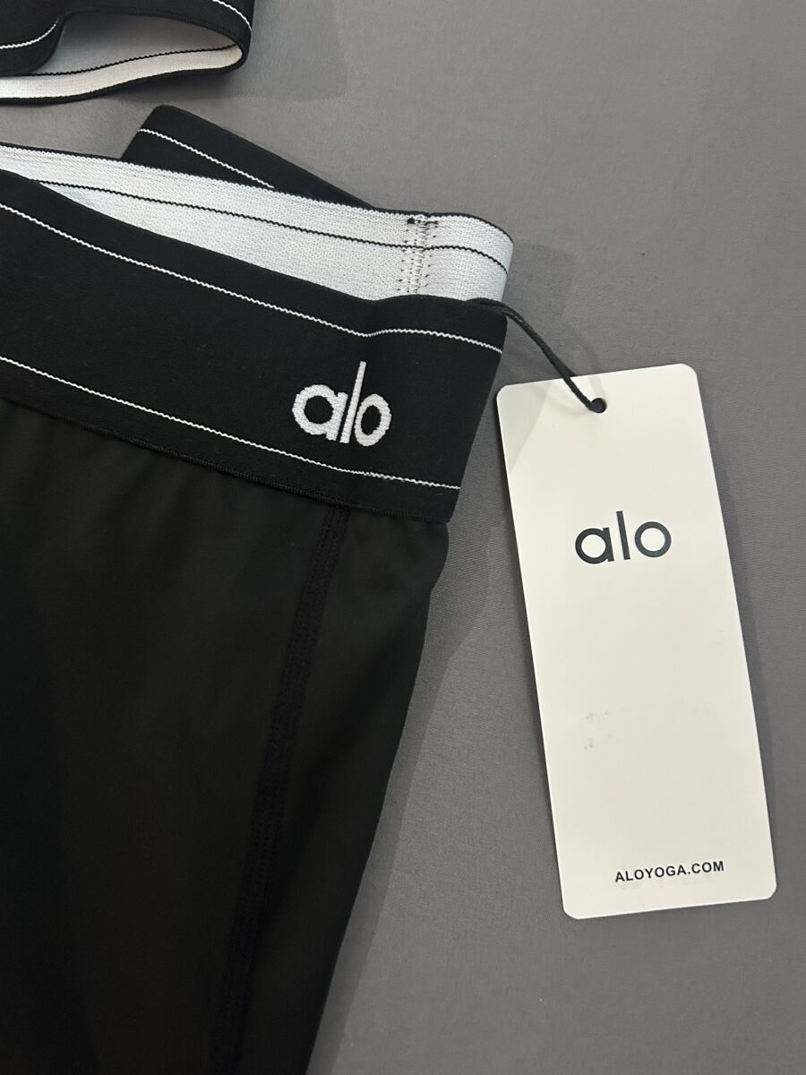 Alo Yoga Set new, size Small, black and… - € 50,00 - Vendora.cy
