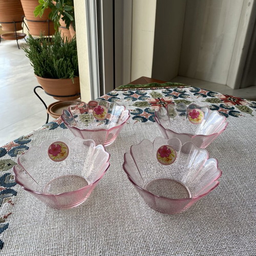 Glass bowls with daisies set of 4, unused