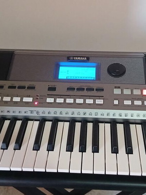 Αρμόνιο Yamaha PSR-E443 σαν καινούργιο με βάση και κουτί