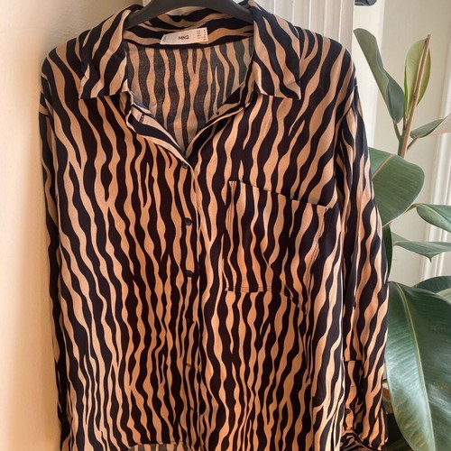 Mango shirt like new, 100% viscose, size M