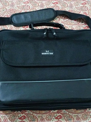 Manhattan Empire Shoulder and Hand Bag for 17" Laptop like new, black