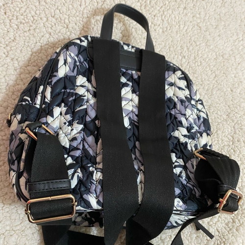 Carpisa backpack like new, white and black