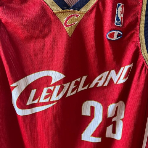 Lebron James #23 Cleveland Cavaliers Champion jersey like new Large
