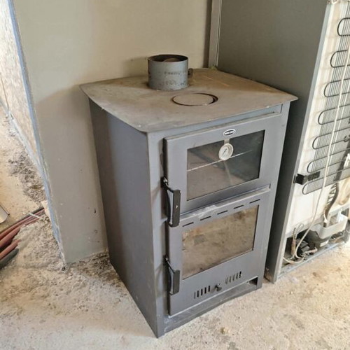 Wood stove with oven, heats 50-60 sqm