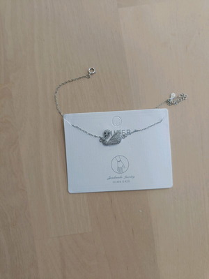 Swan necklace new