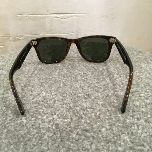 Ray-Ban Wayfarer sunglasses like new, unisex, tortoise shell frame