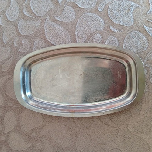Small metal tray used, 22.5 cm length
