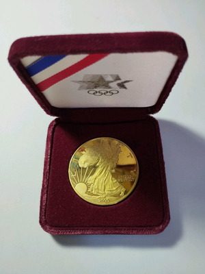 Liberty Eagle gold-plated medal in velvet case like new
