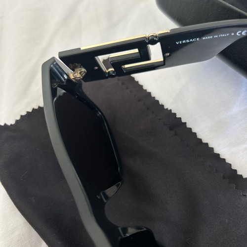 Versace Sunglasses like new, black