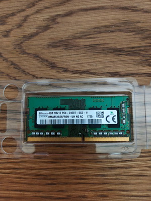 SK hynix DDR4 4GB 2400MHz RAM module