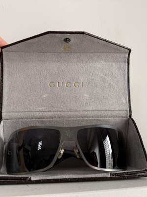 Gucci GG1872/S Shield Sunglasses Y2K Vintage with Authentic Case like new