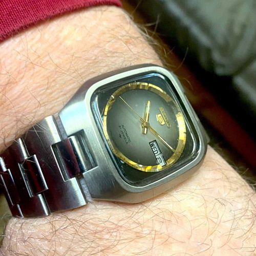 Seiko 5 automatic watch like new, square TV shape case