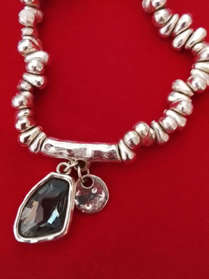 Metal bracelet used with transparent gray stone on elastic