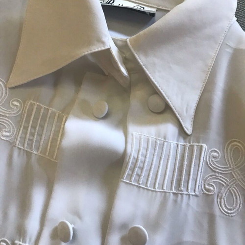 Pretty Roy white vintage shirt with embroidery and fabric buttons, like new