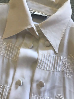 Pretty Roy white vintage shirt with embroidery and fabric buttons, like new