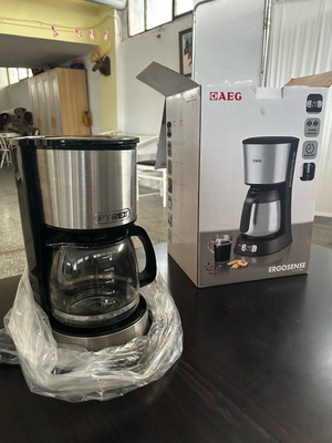 Coffee maker Pyrex like new with box