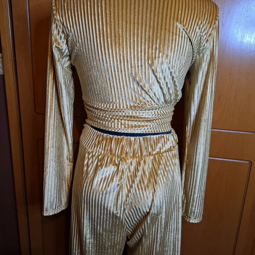J. mood Italian set 2 pieces new, gold color, size S-M