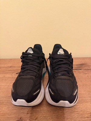 Saucony Endorfin Shift 2 women's running shoes like new, black