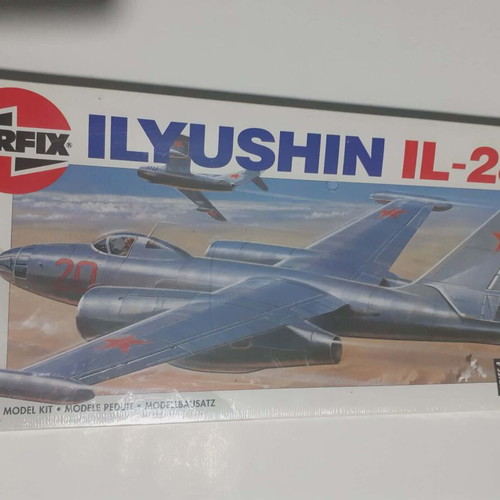 Modeling collectible ILYUSHIN IL-28 warplane new sealed 1:72 scale