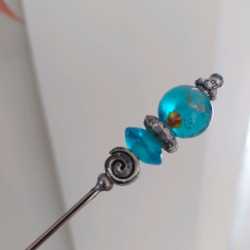 Vintage metal bookmark with glass beads like new