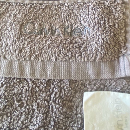 Calvin Klein towel like new, size 70x1.35