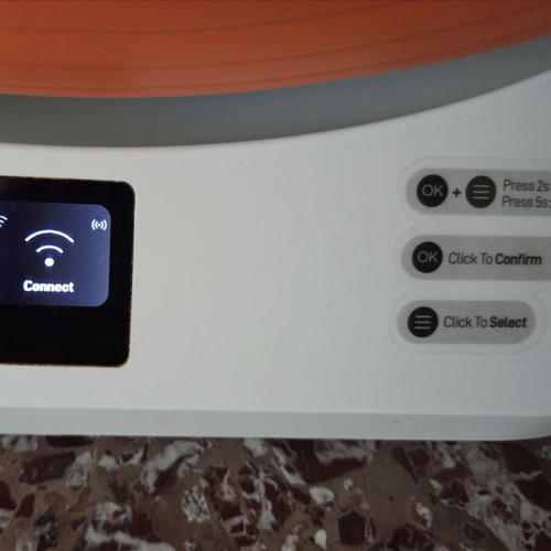 Q-Clean self-cleaning cat litter box with wifi and app, like new