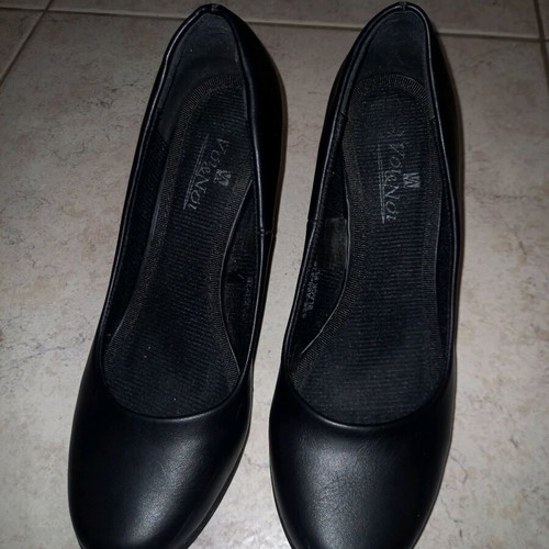 Black pumps size 37 like new