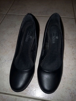 Black pumps size 37 like new