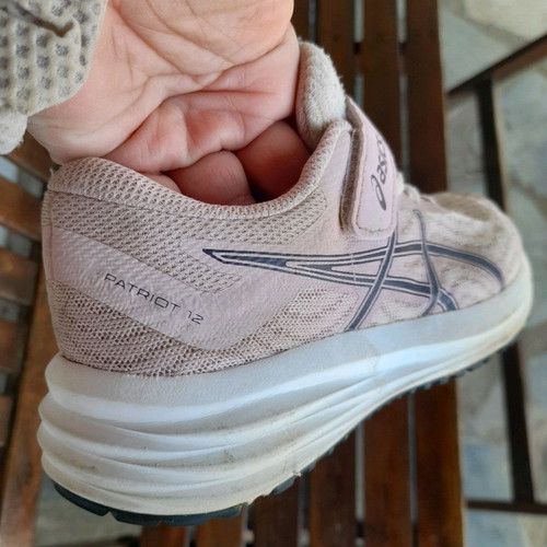 Asics athletic shoes used, size 31, pink