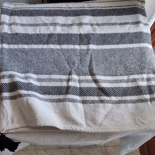 Sinsay decorative sofa throw blanket new, black and white