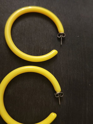Yellow medium-sized hoop earrings like new, plastic