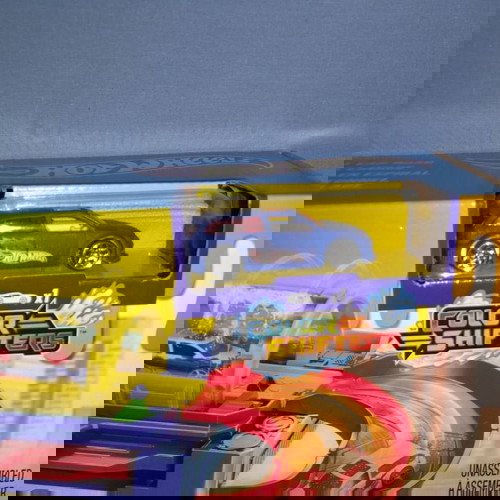 HOT WHEELS TUNNEL TWIST CAR WASH