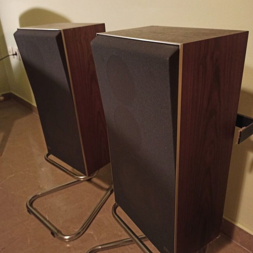 Bang & Olufsen Beovox S30 speakers used with stands