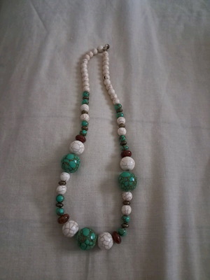 Necklace with genuine stones new