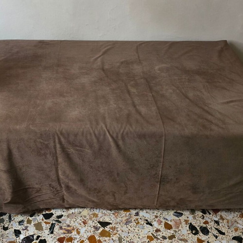 Footrest for sofa like new, red, wooden legs, velvet cover