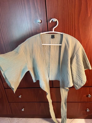 Shein green blouse new with tie and unique sleeves