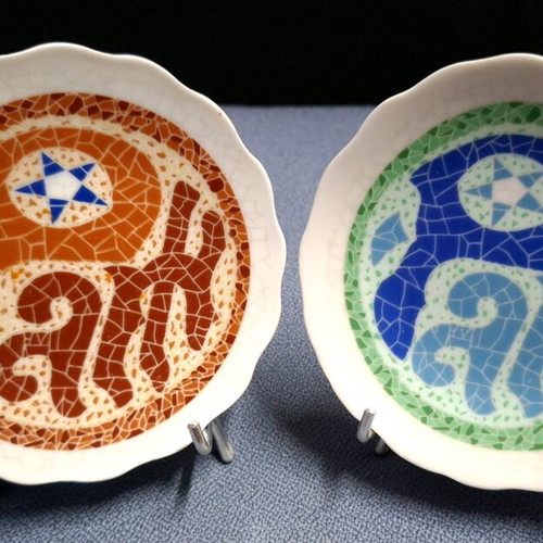 Decorative porcelain plates new, set of 2 pieces