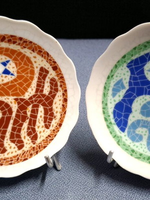 Decorative porcelain plates new, set of 2 pieces
