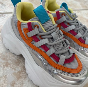 Γυναικεία sneakers πολύχρωμα με τακούνι Renato Garini