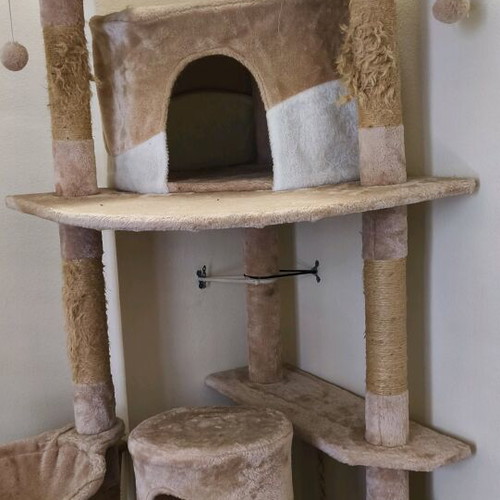 Cat tree with scratching post used 60x50x199