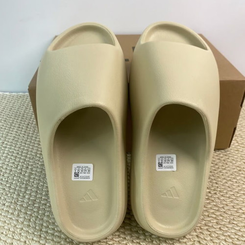 Adidas Yeezy Slides Bone like new