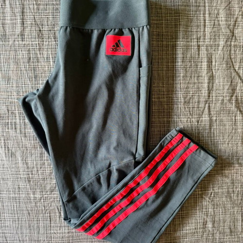 Adidas 3/4 AEROREADY leggings new, gray with red stripes and pocket