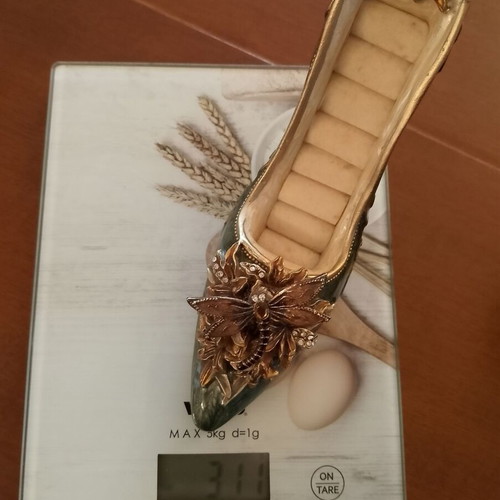 Jewelry box shoe like new with dragonfly for rings