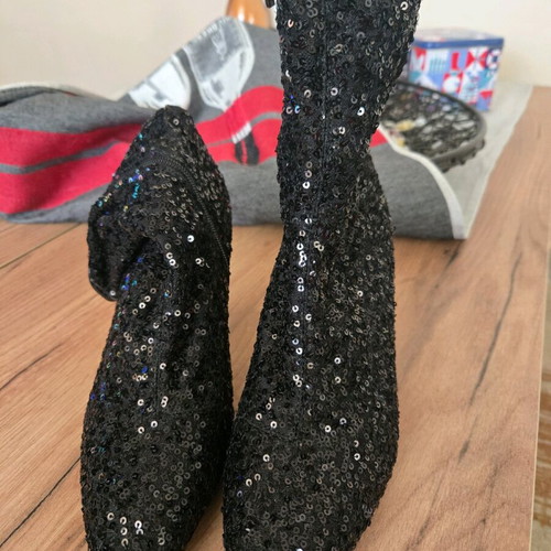 Booties with sequins new, size 37, black