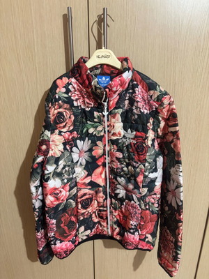 Adidas floral puffer jacket new, size Large