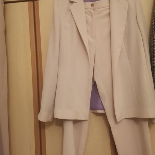 Ecru women's suit set like new, jacket size 40, pants size 42